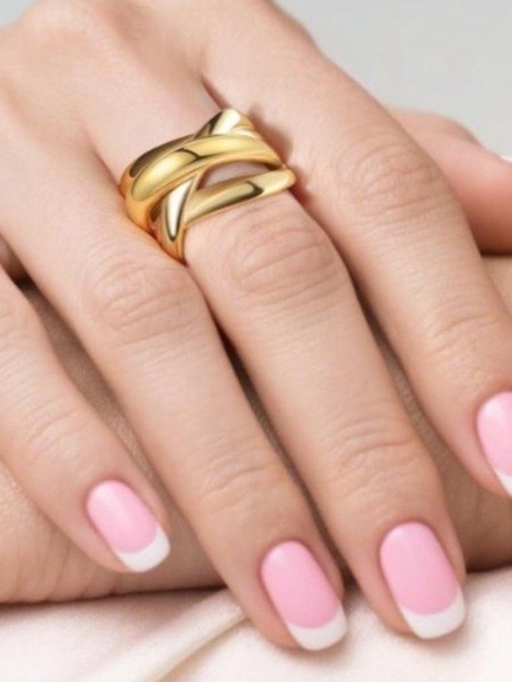 Gold Sculpted Wave Ring - Elegant Women's Fashion Band
